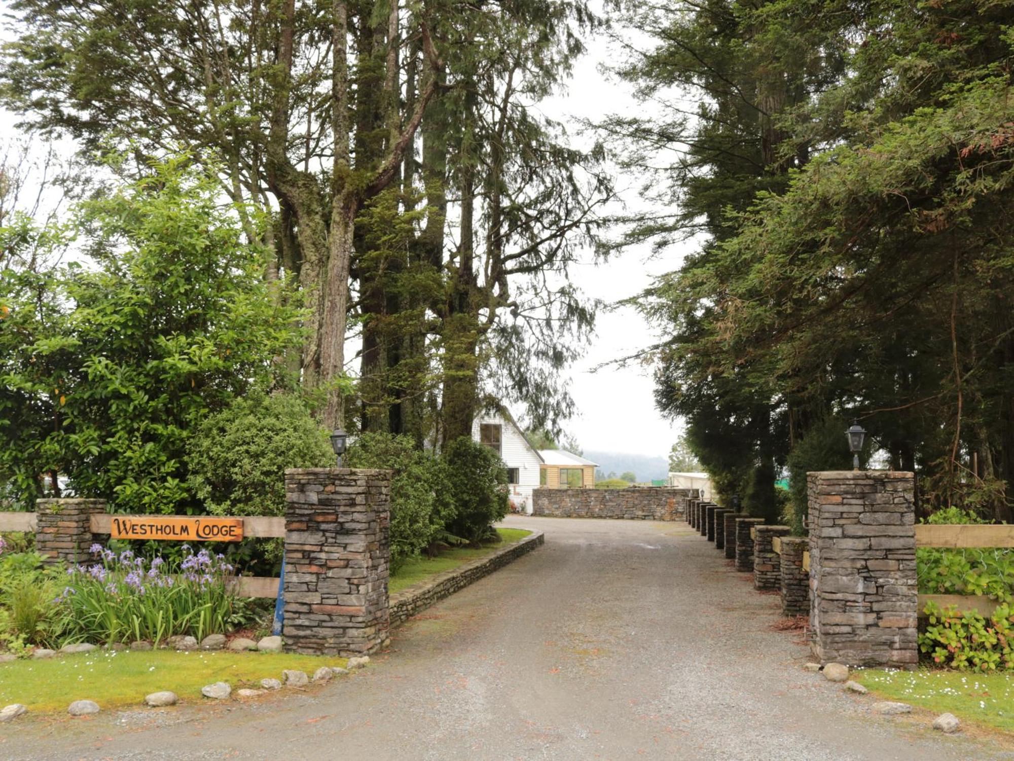 Westholm Lodge Harihari Buitenkant foto